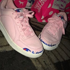 I am selling a size 9 champion shoes!!